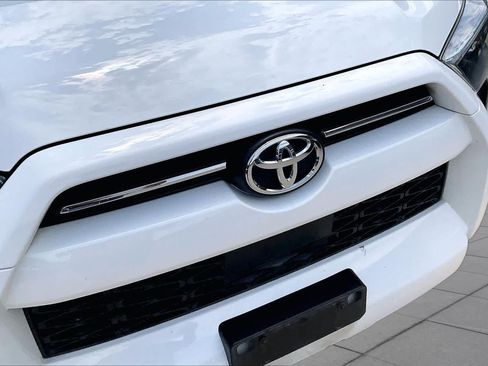 Used 2022 Toyota 4Runner SR5 Premium w/ Moonroof Package AWD/4WD image 30