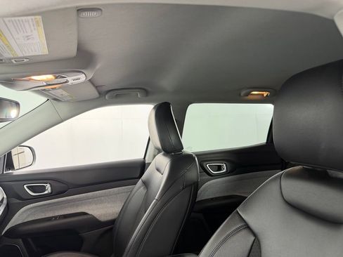 Used 2022 Jeep Compass Latitude image 23