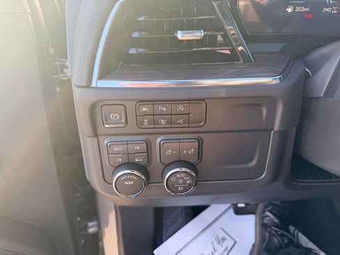 New 2026 Chevrolet Suburban Premier image 24