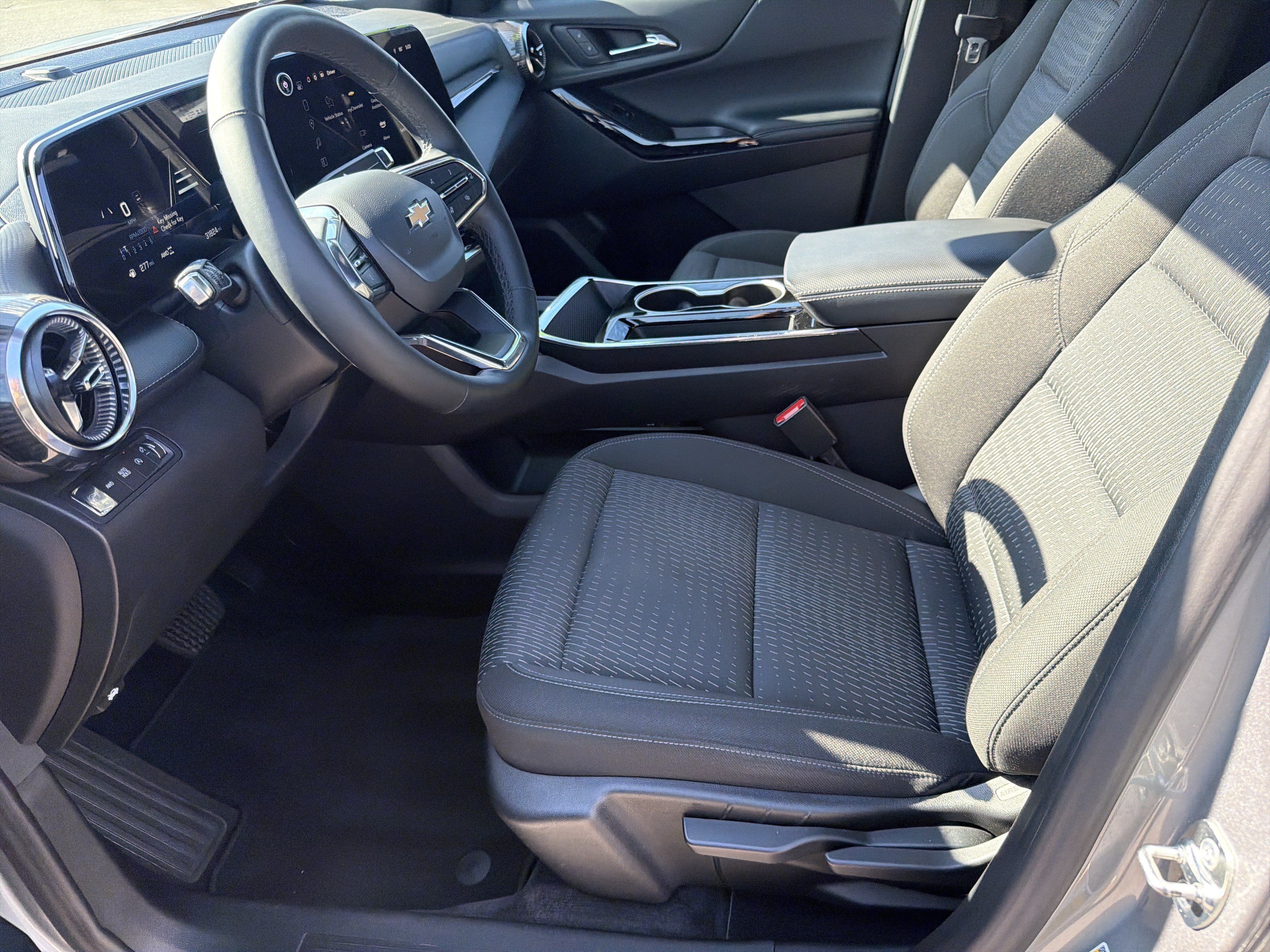 Used 2025 Chevrolet Equinox LT AWD/4WD image 19