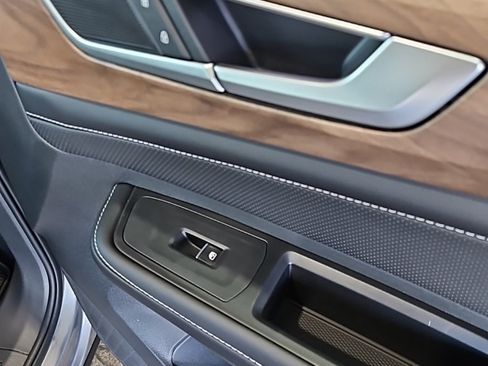 New 2026 Volkswagen Atlas SE image 12