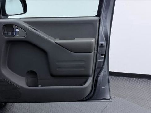 Used 2018 Nissan Frontier SV AWD/4WD image 19