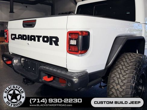 Used 2024 Jeep Gladiator Rubicon AWD/4WD image 16