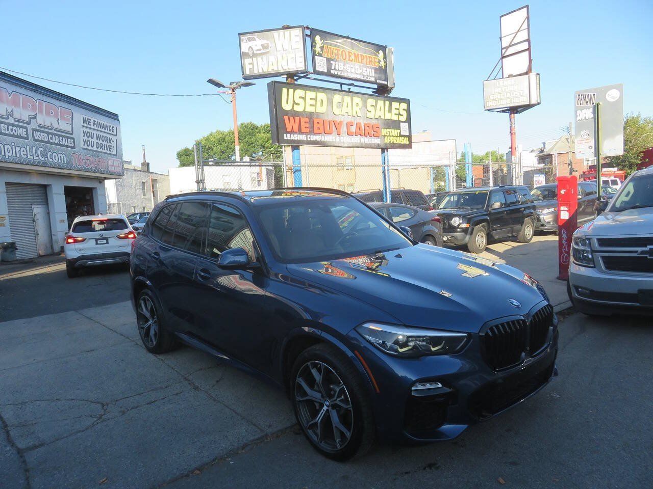 Used 2019 BMW X5 xDrive40i w/ M Sport Package AWD/4WD image 3
