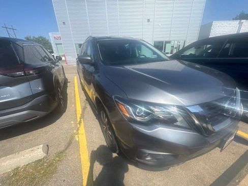 Used 2018 Nissan Pathfinder SV AWD/4WD image 3