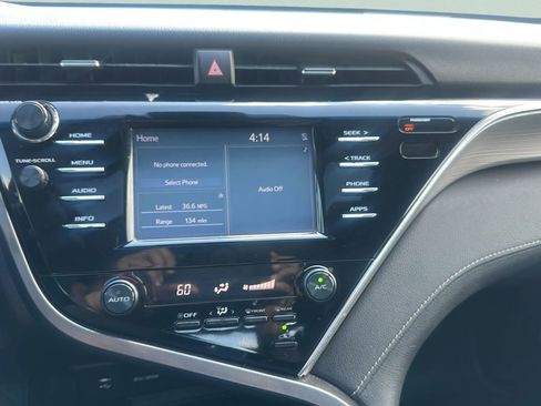 Used 2018 Toyota Camry SE w/ Moonroof Package FWD image 24
