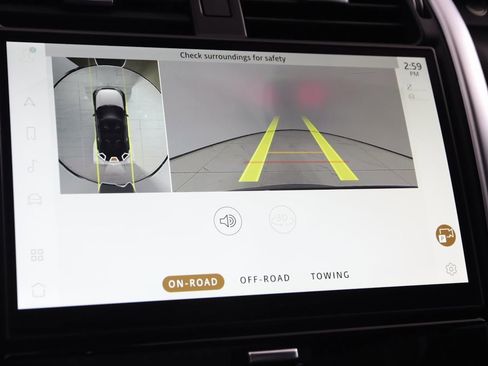 Used 2023 Land Rover Discovery Metropolitan Edition image 10