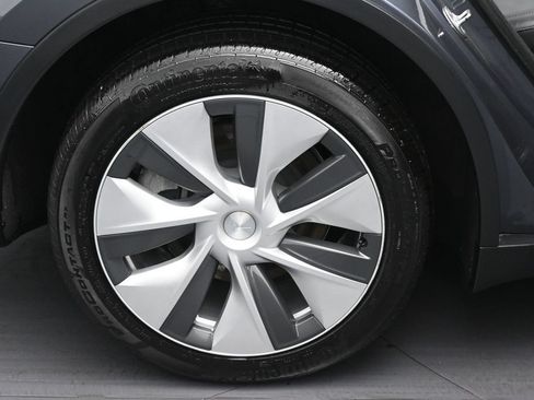 Used 2023 Tesla Model Y Long Range AWD/4WD image 33