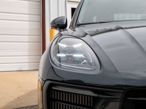 Used 2024 Porsche Macan S image 13