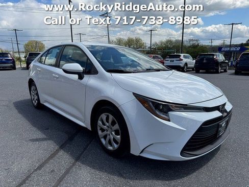 Used 2025 Toyota Corolla LE FWD image 9