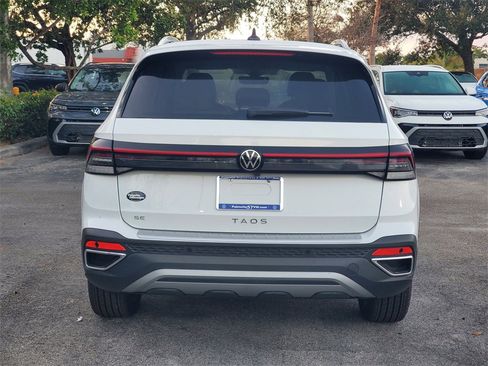New 2025 Volkswagen Taos SE image 4