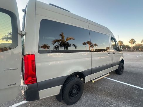 Used 2022 Mercedes-Benz Sprinter 2500 image 6