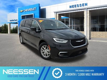 Used 2026 Chrysler Pacifica Select