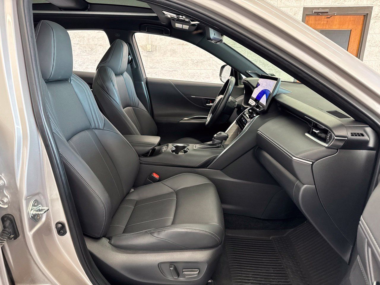 Used 2024 Toyota Venza Limited AWD/4WD image 48