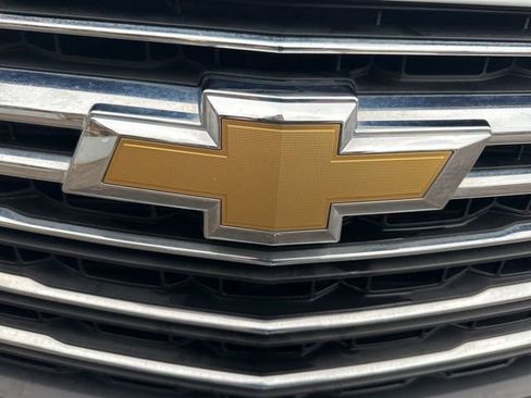 Used 2023 Chevrolet Traverse LT image 11