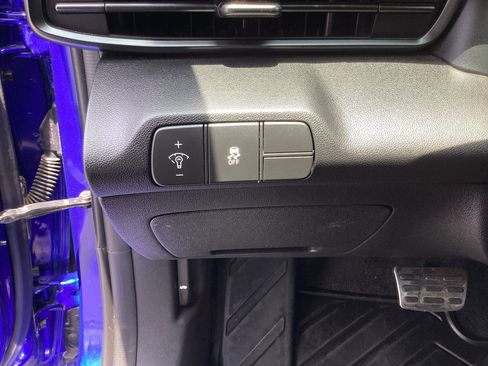 Used 2025 Hyundai Elantra Sport FWD image 25