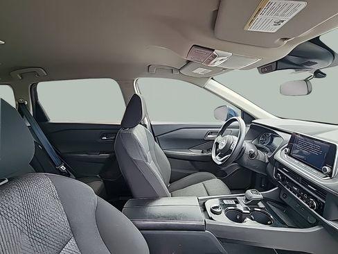 Used 2024 Nissan Rogue SV AWD/4WD image 18