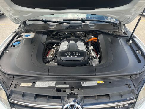 Used 2012 Volkswagen Touareg Hybrid image 38
