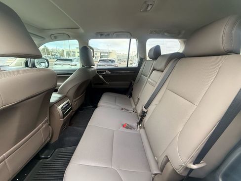 Used 2020 Lexus GX 460 Premium w/ Premium Package image 12