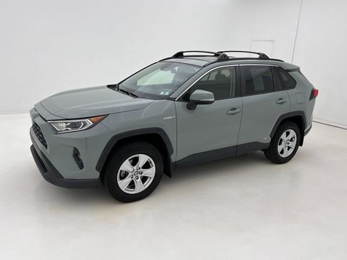 Used 2021 Toyota RAV4 XLE image 9