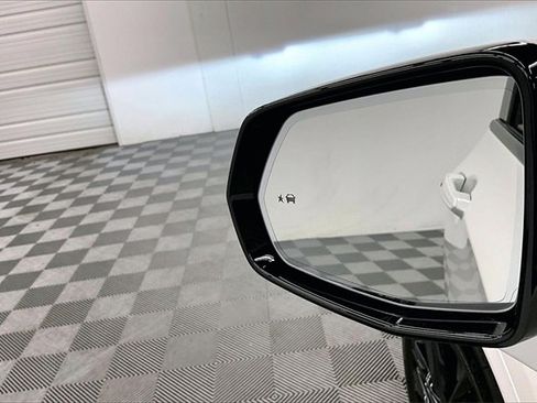 Used 2024 Cadillac XT6 Sport image 29