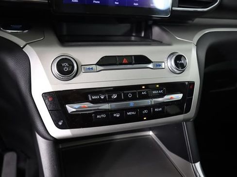 Used 2022 Ford Explorer XLT w/ Equipment Group 202A AWD/4WD image 48