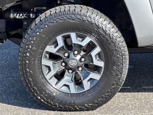 Used 2014 Toyota Tacoma 4x4 Double Cab w/ SR5 Package image 28