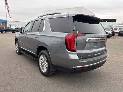 Used 2022 GMC Yukon SLT w/ SLT Premium Package image 3