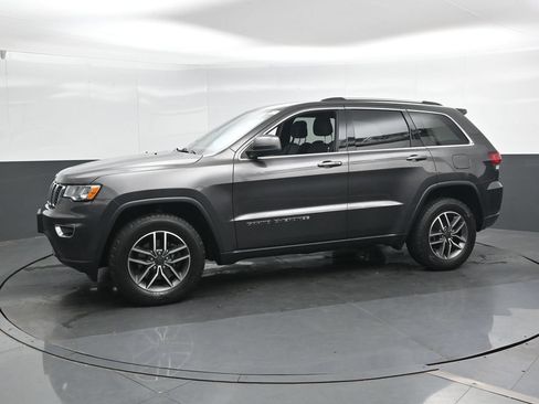 Used 2020 Jeep Grand Cherokee Laredo w/ 18" Wheel & 8.4" Radio Group AWD/4WD image 8
