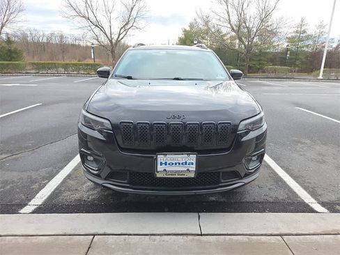 Used 2019 Jeep Cherokee Latitude Plus image 2