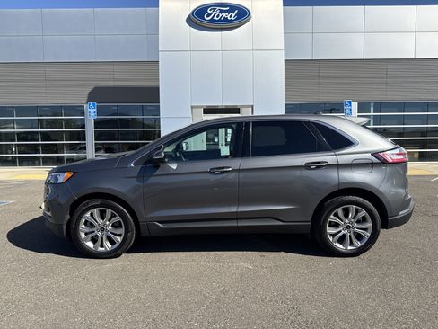 Used 2024 Ford Edge Titanium AWD/4WD image 2