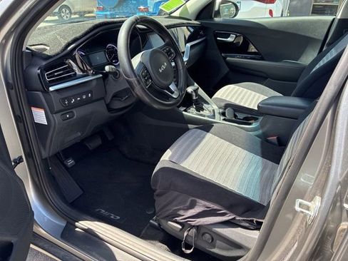Used 2022 Kia Niro LXS image 5