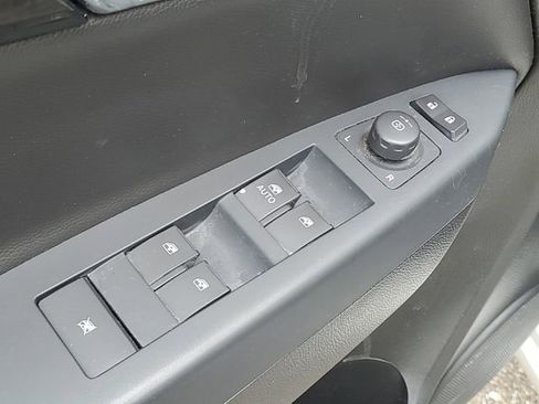 Used 2013 Chevrolet Captiva Sport LT w/ Convenience Package FWD image 19