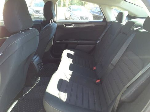 Used 2020 Ford Fusion SE image 11
