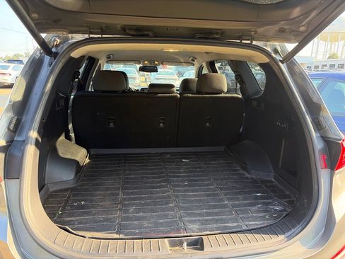 Used 2019 Hyundai Santa Fe SEL FWD image 3