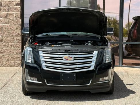 Used 2019 Cadillac Escalade ESV Luxury image 22