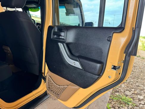Used 2014 Jeep Wrangler Unlimited Rubicon w/ Max Tow Package AWD/4WD image 23