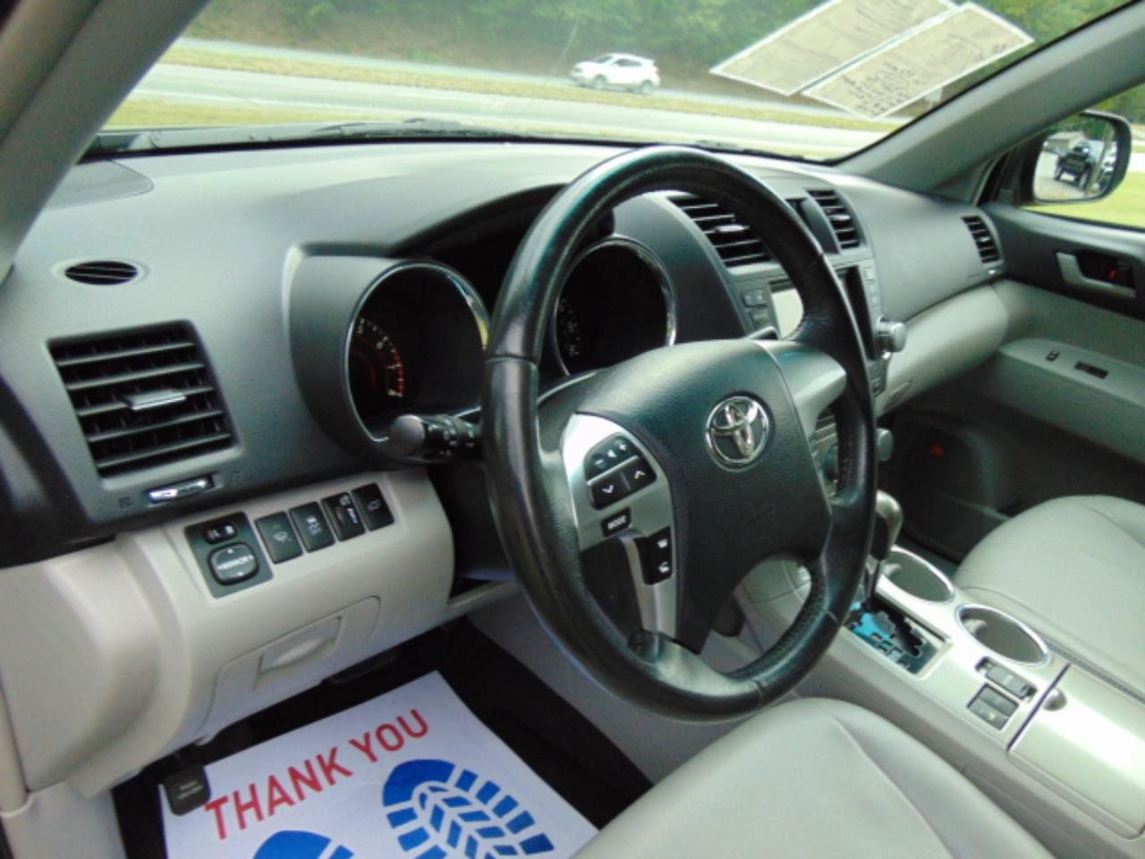 Used 2012 Toyota Highlander SE w/ Tow Pkg AWD/4WD image 21