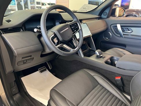 Used 2025 Land Rover Discovery Sport Dynamic SE image 11