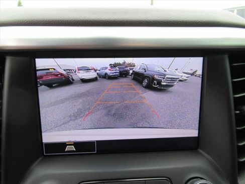 Used 2023 GMC Acadia SLT image 28