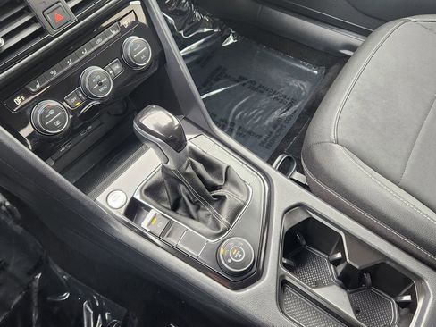 Certified 2024 Volkswagen Taos SE image 23