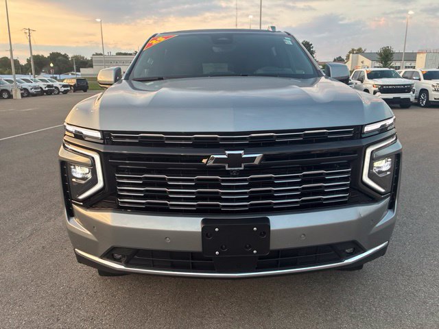 Used 2025 Chevrolet Suburban High Country AWD/4WD image 2