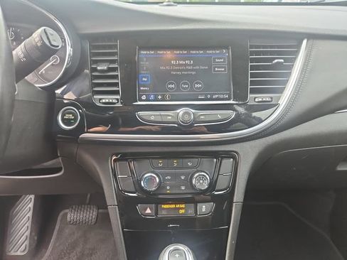 Used 2022 Buick Encore Preferred FWD image 19