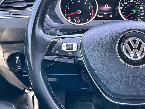 Used 2019 Volkswagen Tiguan SE image 18