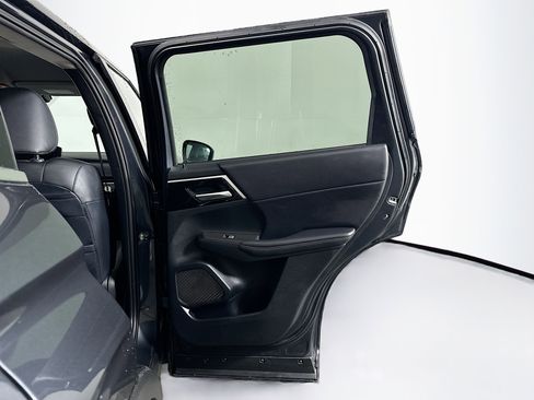 Used 2024 Mitsubishi Outlander SE image 29