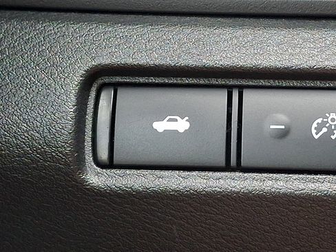 Used 2025 Nissan Altima 2.5 SV FWD image 24