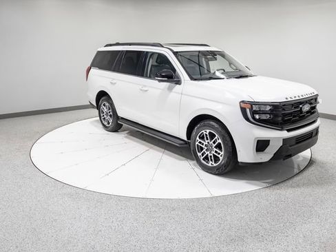 Used 2025 Ford Expedition Active AWD/4WD image 32