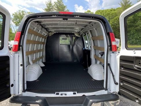 Used 2024 GMC Savana 2500 w/ Driver Convenience Package RWD image 27