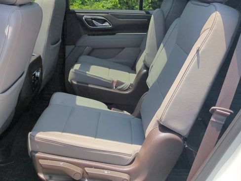 Used 2023 GMC Yukon SLT w/ SLT Luxury Package RWD image 15