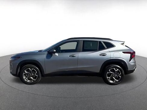 Used 2025 Chevrolet Trax LT w/ LT Convenience Package FWD image 9